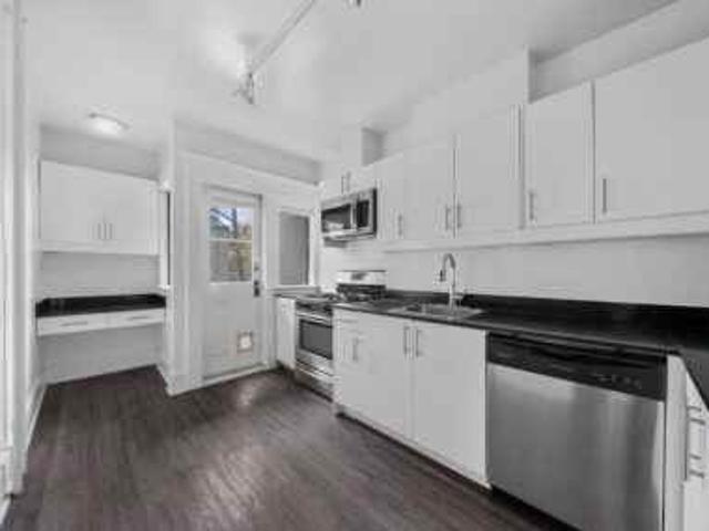 Apartment for rent in Denman Village, Vancouver
