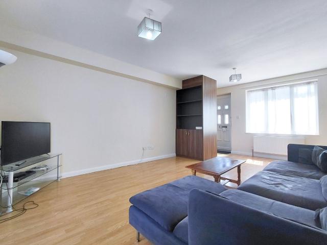 House for rent in London Borough of Ealing, Greater London