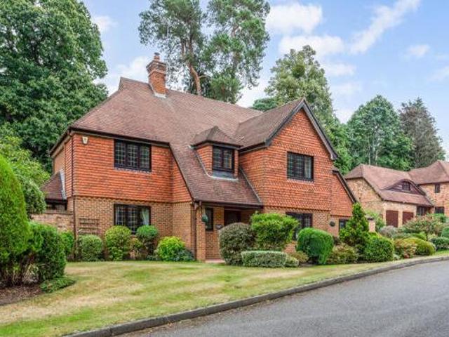 House for sale in Ascot