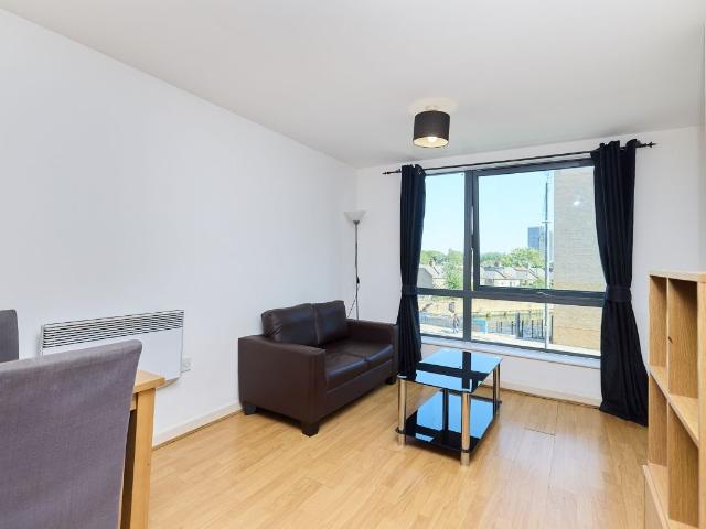 Apartment for rent in Mill Meads, Greater London