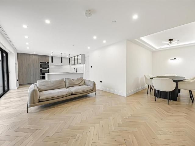 House for rent in Golders Green, Greater London