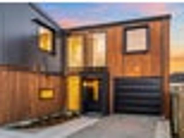 Townhouse for sale in Chaslands, Canterbury