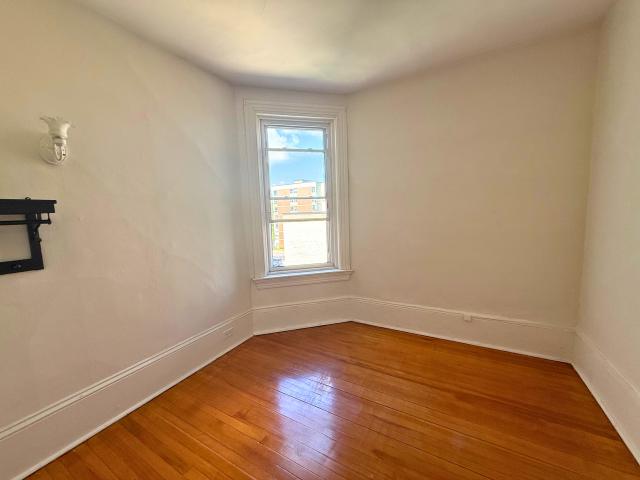 Apartment for rent in Somerset, Ottawa