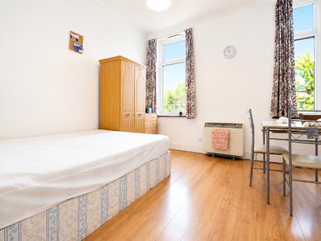 Studio for rent in London Borough of Ealing, Greater London