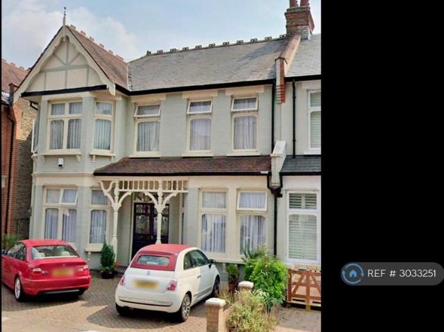 Apartment for rent in Southgate, Greater London