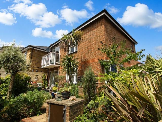 House for rent in Lower Halliford, Surrey