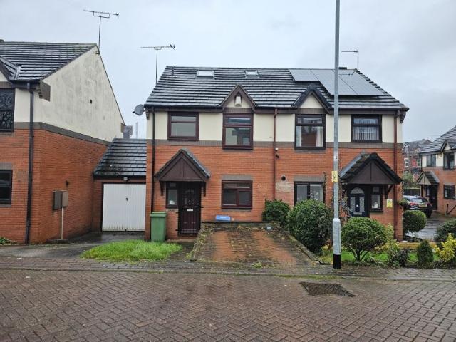 Room for rent in Hyde Park, West Yorkshire