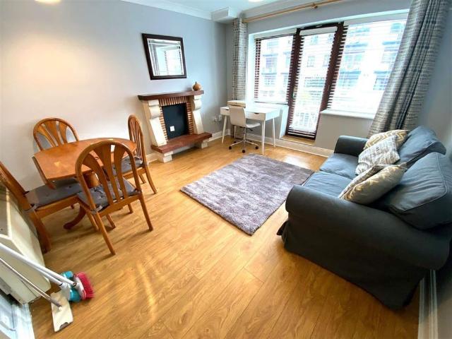 Apartment to rent in Bluebell, North Tipperary
