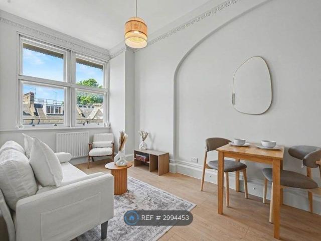 Apartment for rent in Earl's Court, Greater London