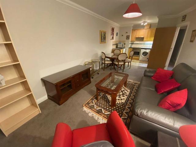 Apartment to rent in Stillorgan, Blackrock