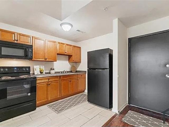 Room for rent in Penn-Fallsway, Baltimore