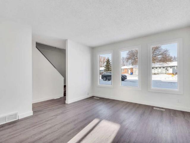 Townhouse for rent in Normanview West, Regina