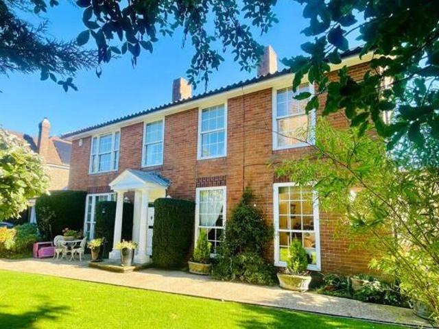 House for sale in Eastbourne, East Sussex