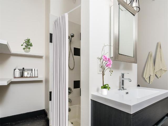 Apartment for rent in Canoga Park, California