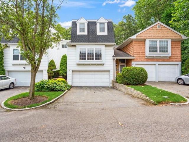 Condo for sale in Syosset