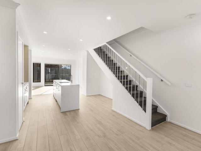 Townhouse for rent in Five Farms Estate, Melbourne