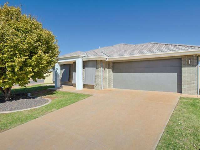 Townhouse for sale in Mildura, Victoria