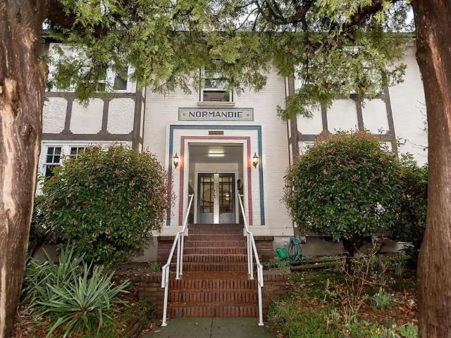 Apartment for rent in Lower Robson, Vancouver
