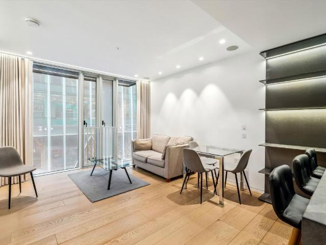 Apartment for rent in Victoria, Greater London
