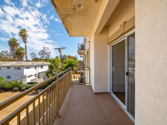 Apartment for rent in Canoga Park, California