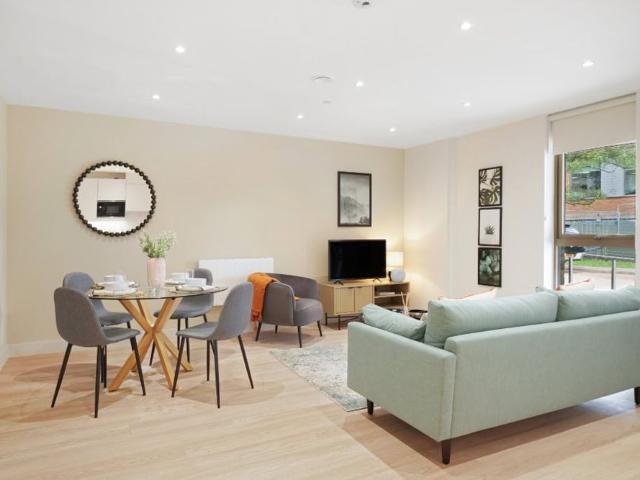 Apartment for rent in Pachesham Park, Surrey