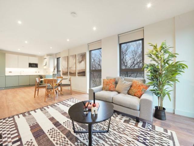 Apartment for rent in Pachesham Park, Surrey