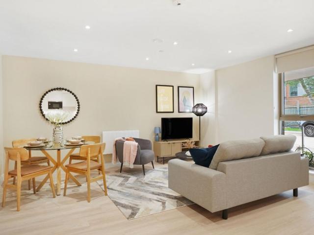 House for rent in Pachesham Park, Surrey