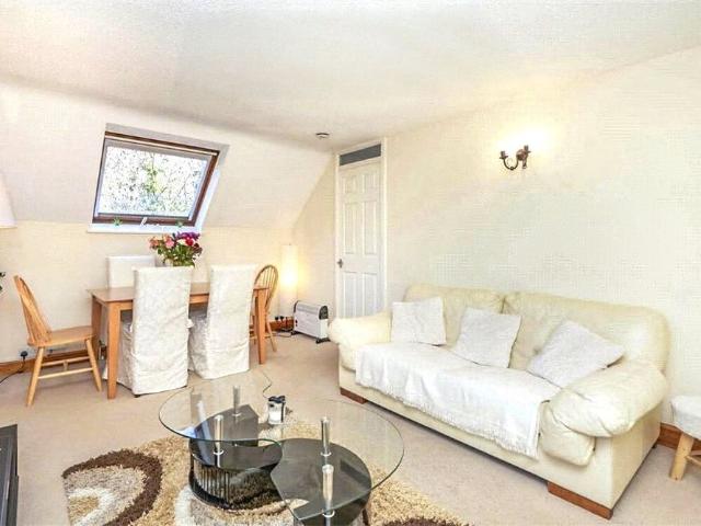 Apartment for rent in Birch Green, Lower Halliford