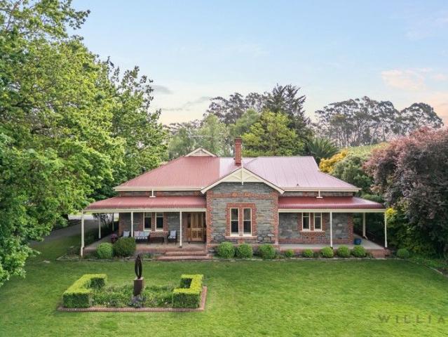 Cottage for sale in Oakbank, South Australia