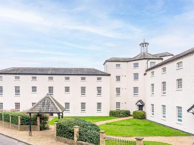 Apartment for rent in Kings Hill, Colliers End