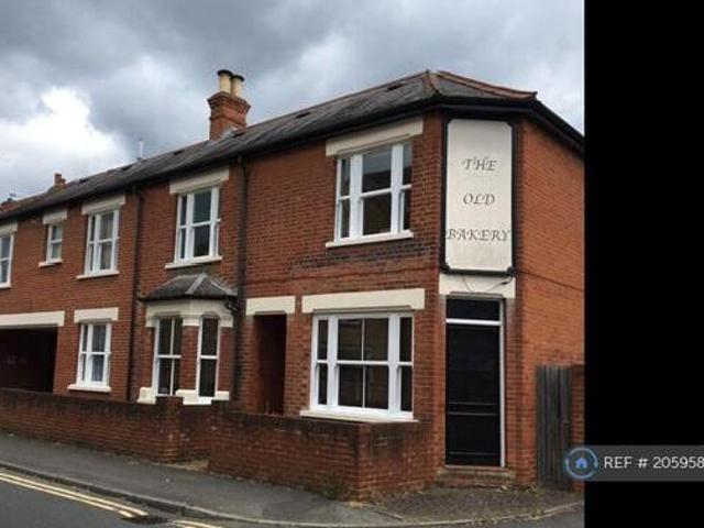House for rent in Row Town, Surrey