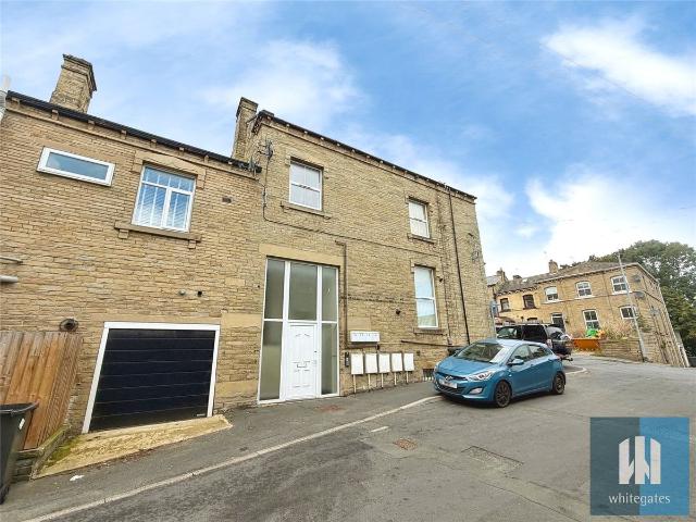 House for rent in Rastrick, Calderdale