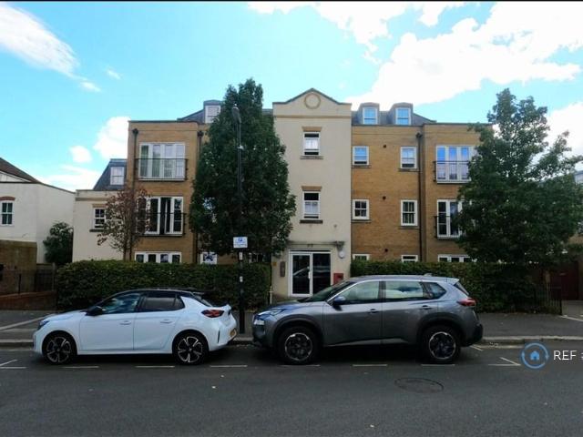 Apartment for rent in Woodcote, Epsom