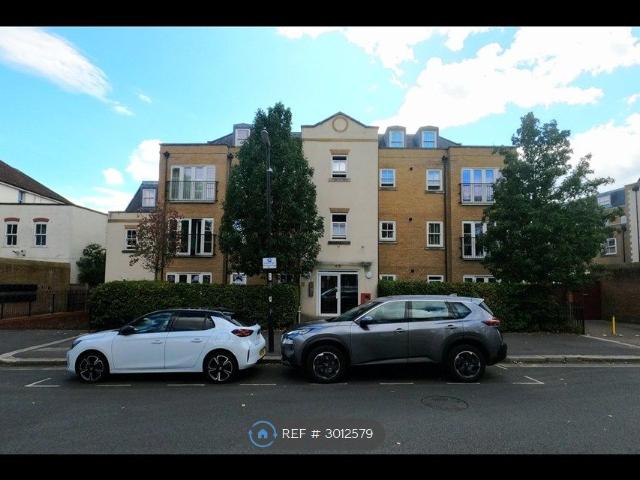 House for rent in Woodcote, Epsom
