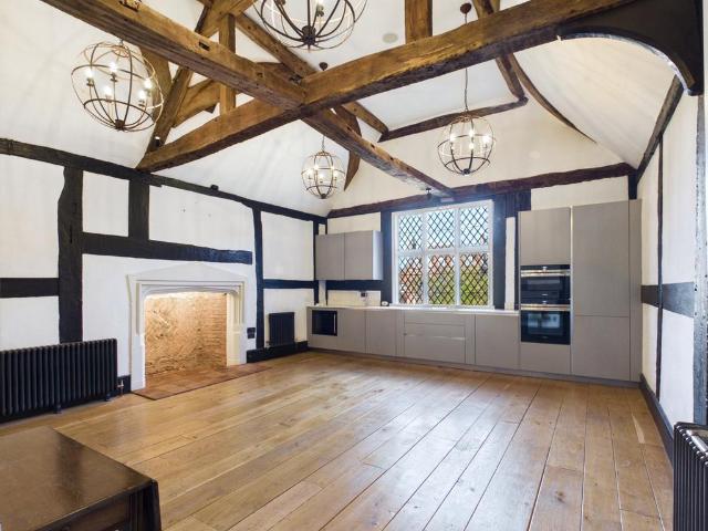 Apartment for rent in Beaconsfield Old Town, Beaconsfield