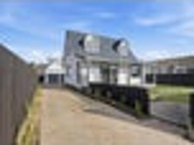 House for sale in Chaslands, Canterbury