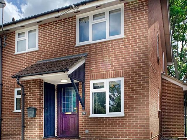 House for rent in Heol-las, Surrey