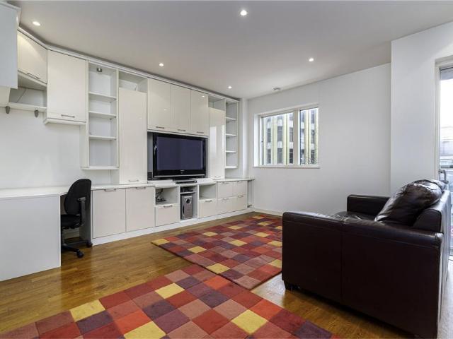 Apartment for rent in Highbury, Greater London