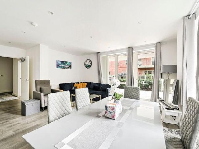 Apartment for rent in Watford Rural, Batchworth