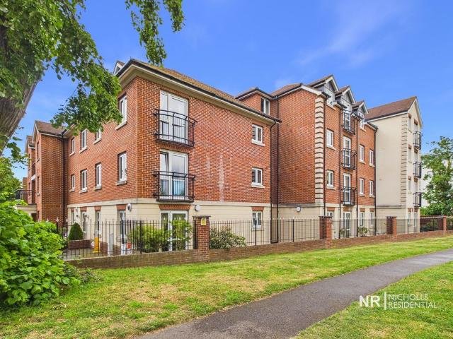 Apartment for rent in Woodcote, Epsom