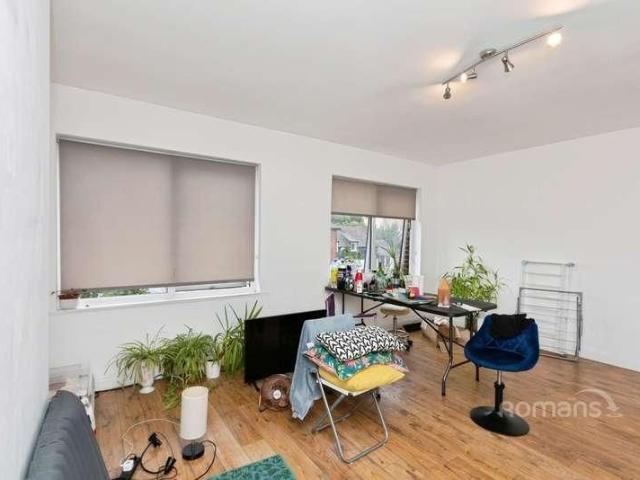 Apartment for rent in Heol-las, Surrey