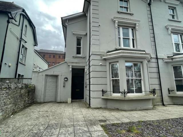Apartment for rent in Plasnewydd, Falcon Lodge