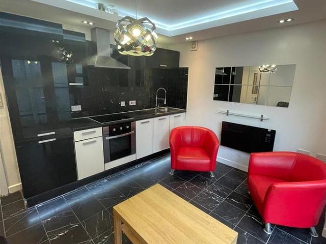 Apartment for rent in Plasnewydd, Falcon Lodge