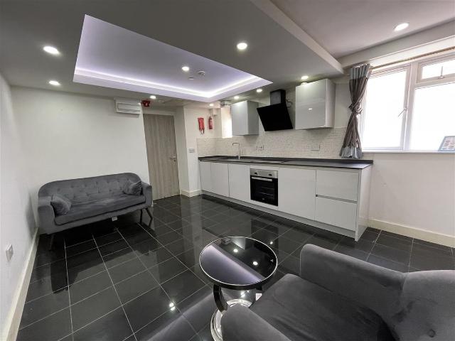 Apartment for rent in Plasnewydd, Falcon Lodge