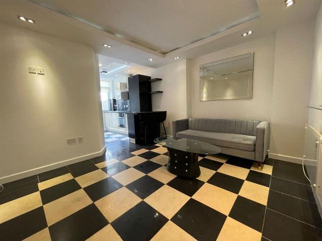 Apartment for rent in Plasnewydd, Falcon Lodge