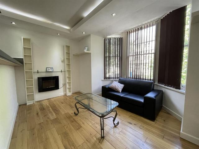 Apartment for rent in Plasnewydd, Falcon Lodge
