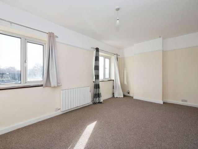 House for rent in Sunbury Common, Spelthorne