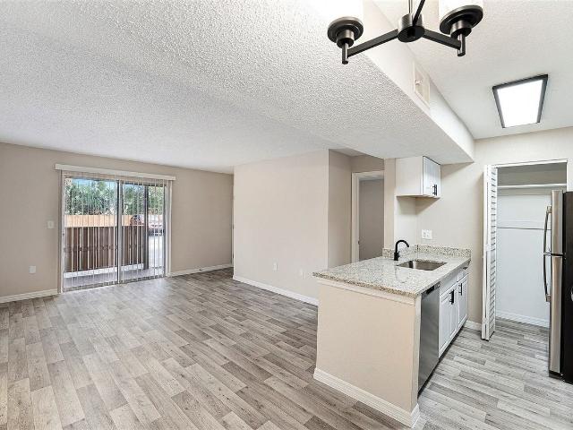 Apartment for rent in Waterfront Estates, Town 