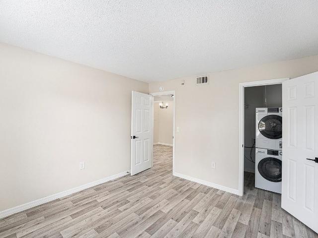 Apartment for rent in Waterfront Estates, Town 