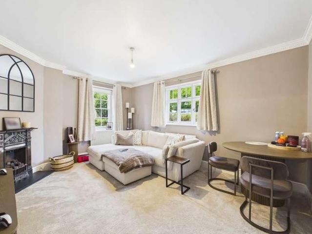 Apartment for rent in Warden Hill, Cheltenham